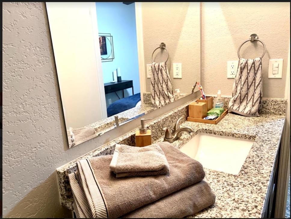 Private Bedroom Suite - Communal House Near Integris Oklahoma City Exterior foto
