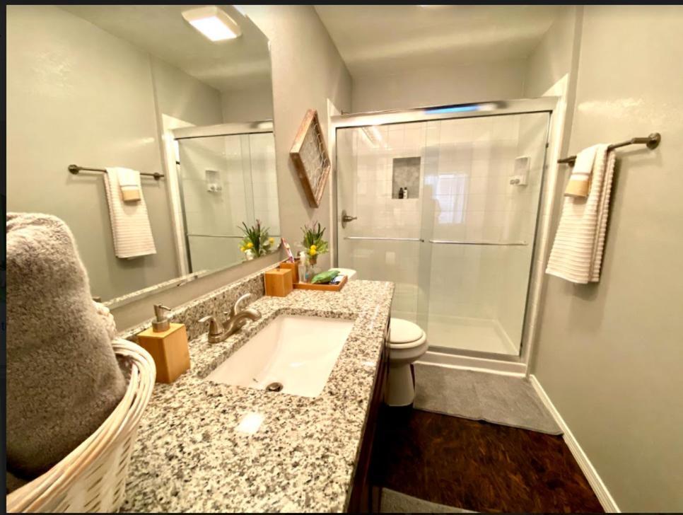 Private Bedroom Suite - Communal House Near Integris Oklahoma City Exterior foto